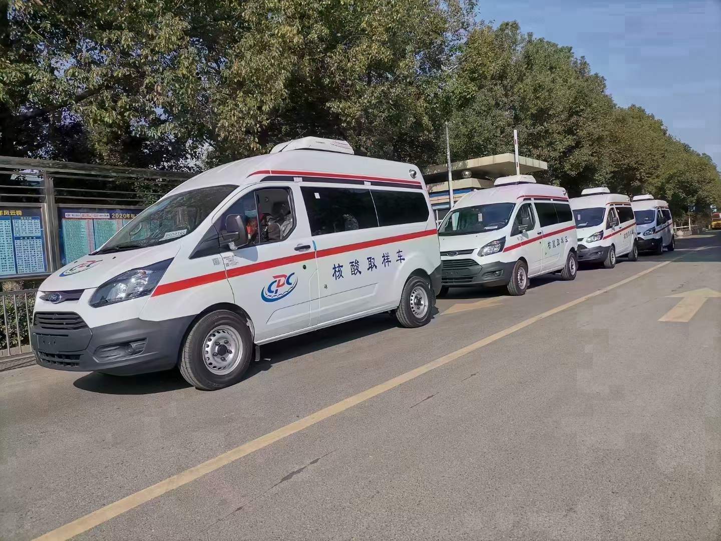 程力医疗救援车厂第100台福特核酸检测车顺利下线