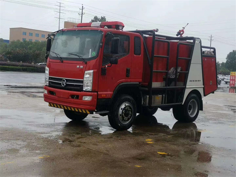 森林消防首选：福田短轴四驱消防车